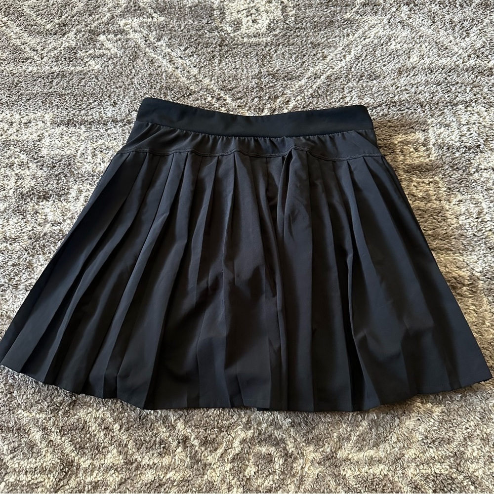 Spanx The Get Moving Pleated 14" Skort Black - Picture 12 of 14